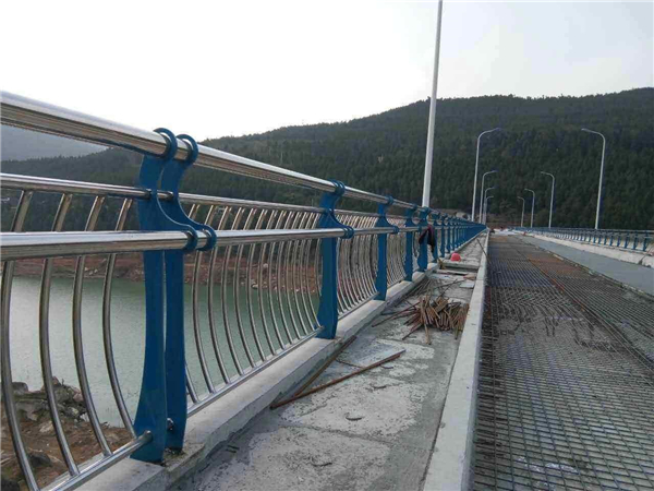 益阳不锈钢桥梁护栏的特点及其在桥梁安全中的重要作用