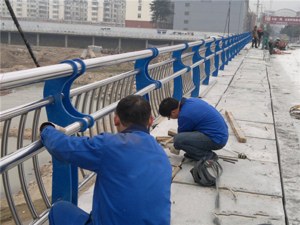 益阳不锈钢河道护栏的特性及其在城市景观中的应用